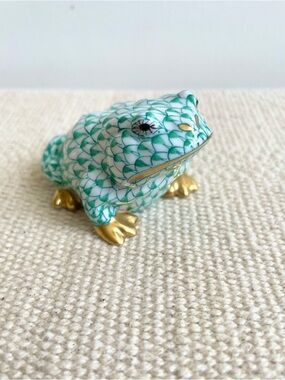 Herend Green Fishnet FROG/TOAD Figurine Gold Accents Porcelain # 15321